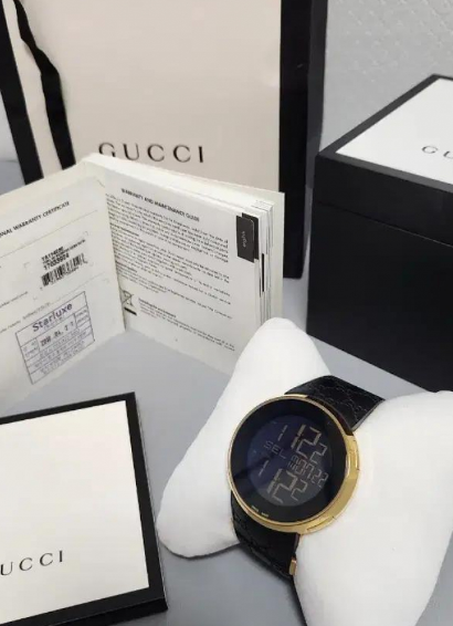 (정품)구찌 YA114230 남성.여성.공용 전자 디지털 시계 판매합니다