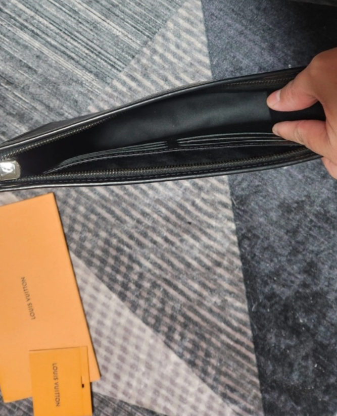 루이비통 클러치