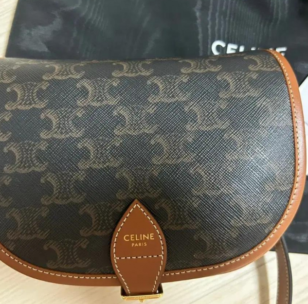 셀린느 폴코 미디엄 트리오페 캔버스 숄더백