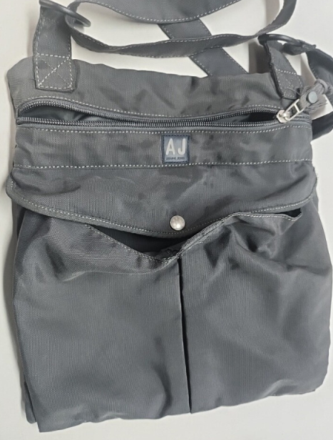 알마니진 크로스백