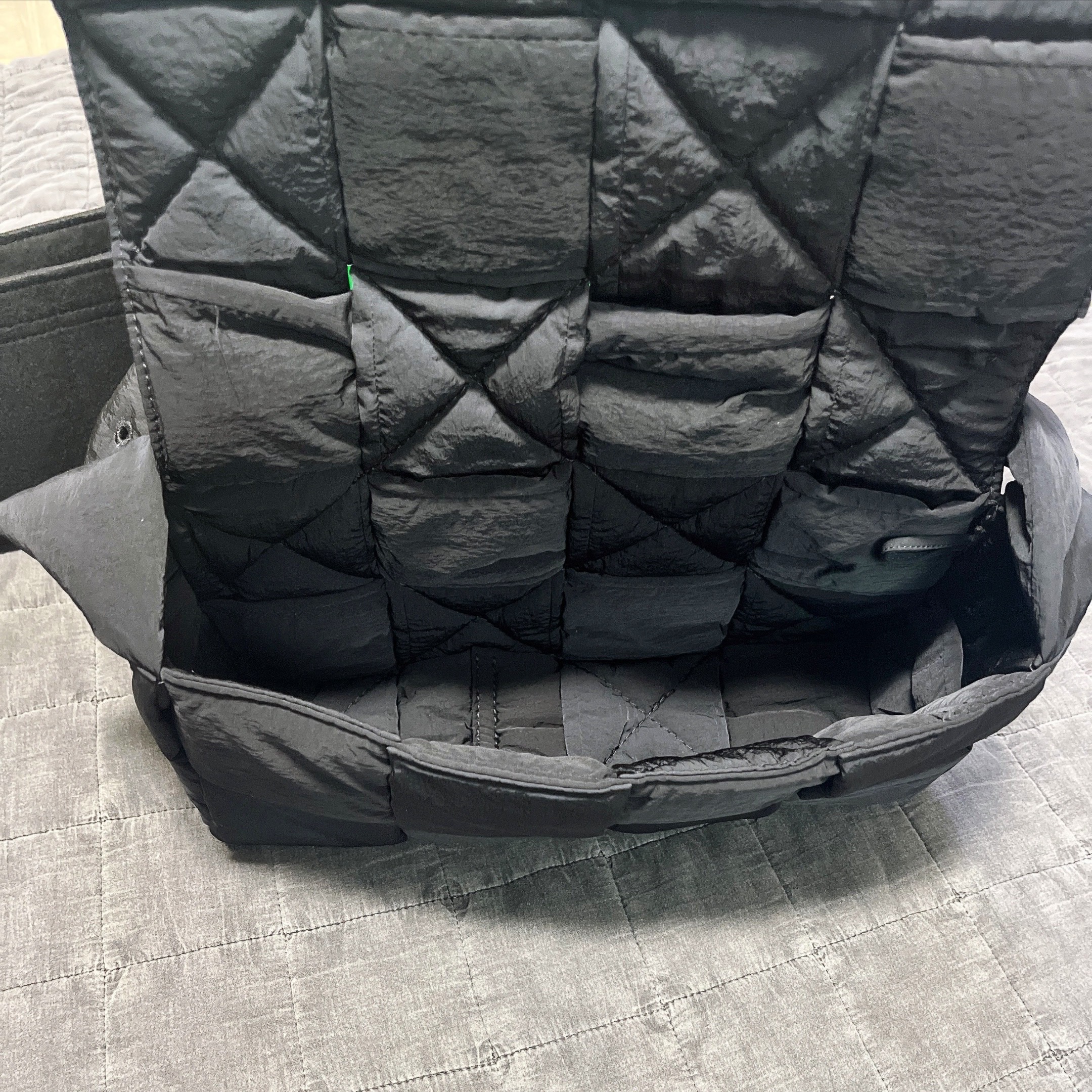 보테가베네타 패딩 카세트백 상태 SSS급 판매합니다