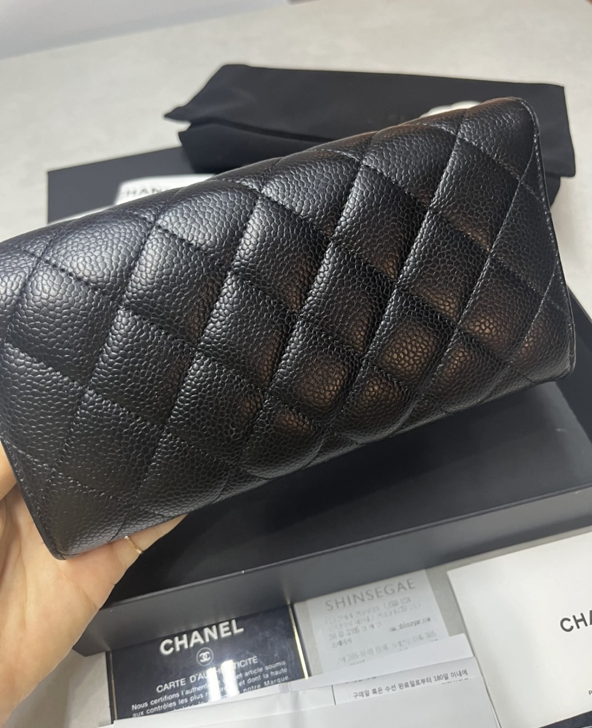 샤넬캐비어장지갑(금장)