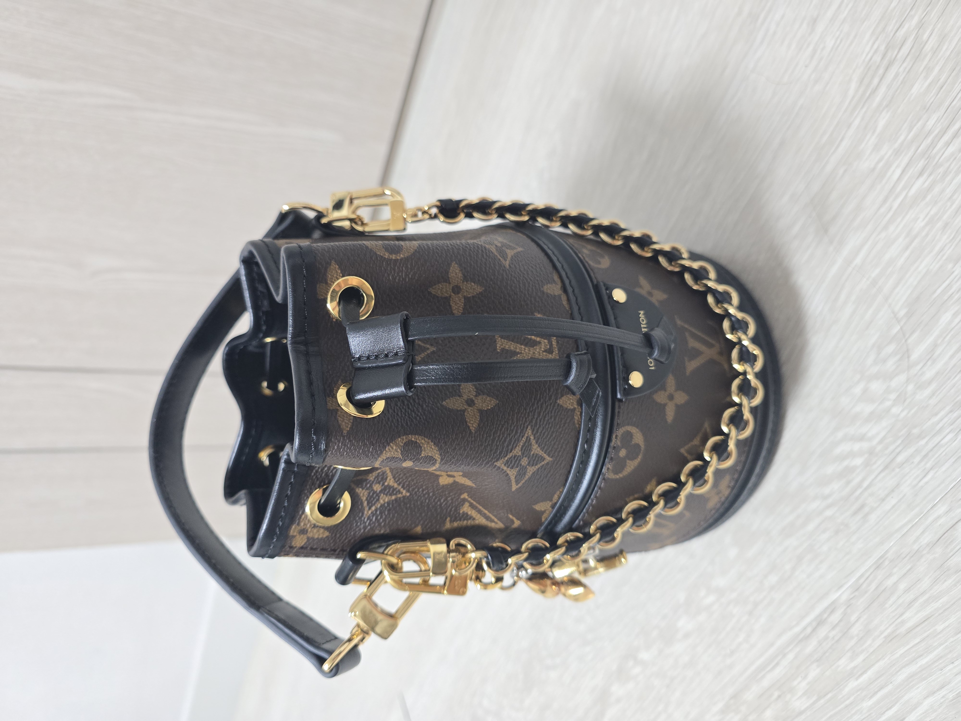 루이비통 버킷백