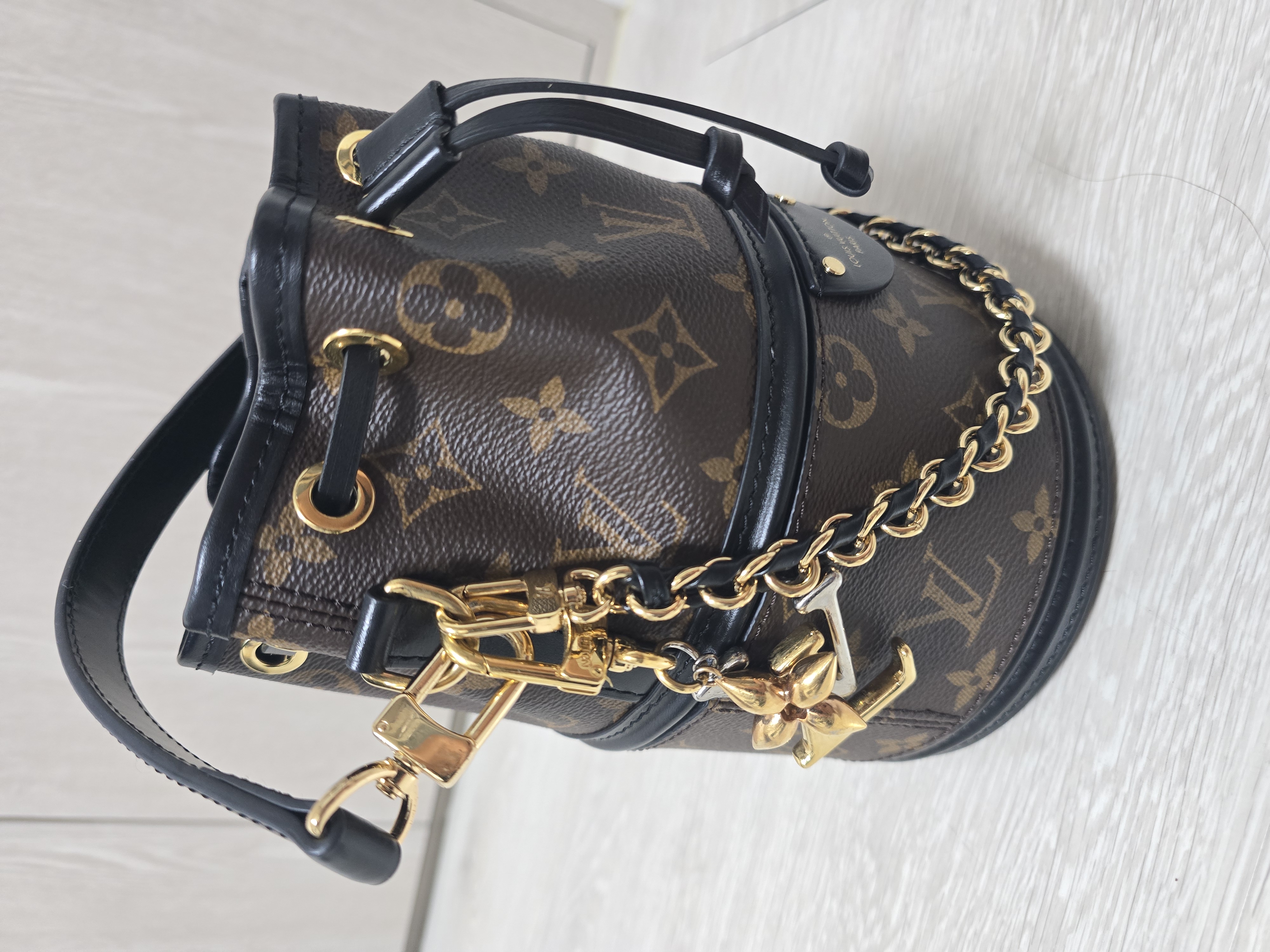 루이비통 버킷백