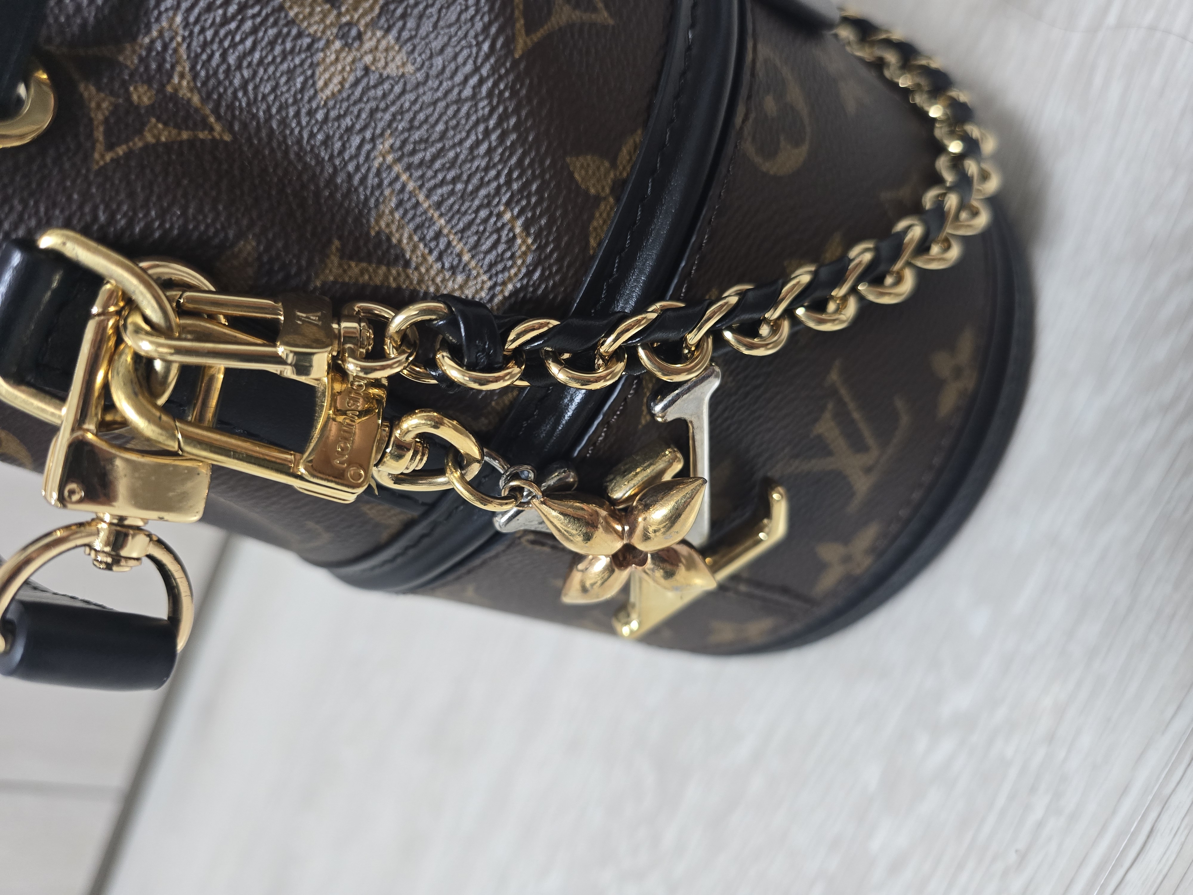 루이비통 버킷백