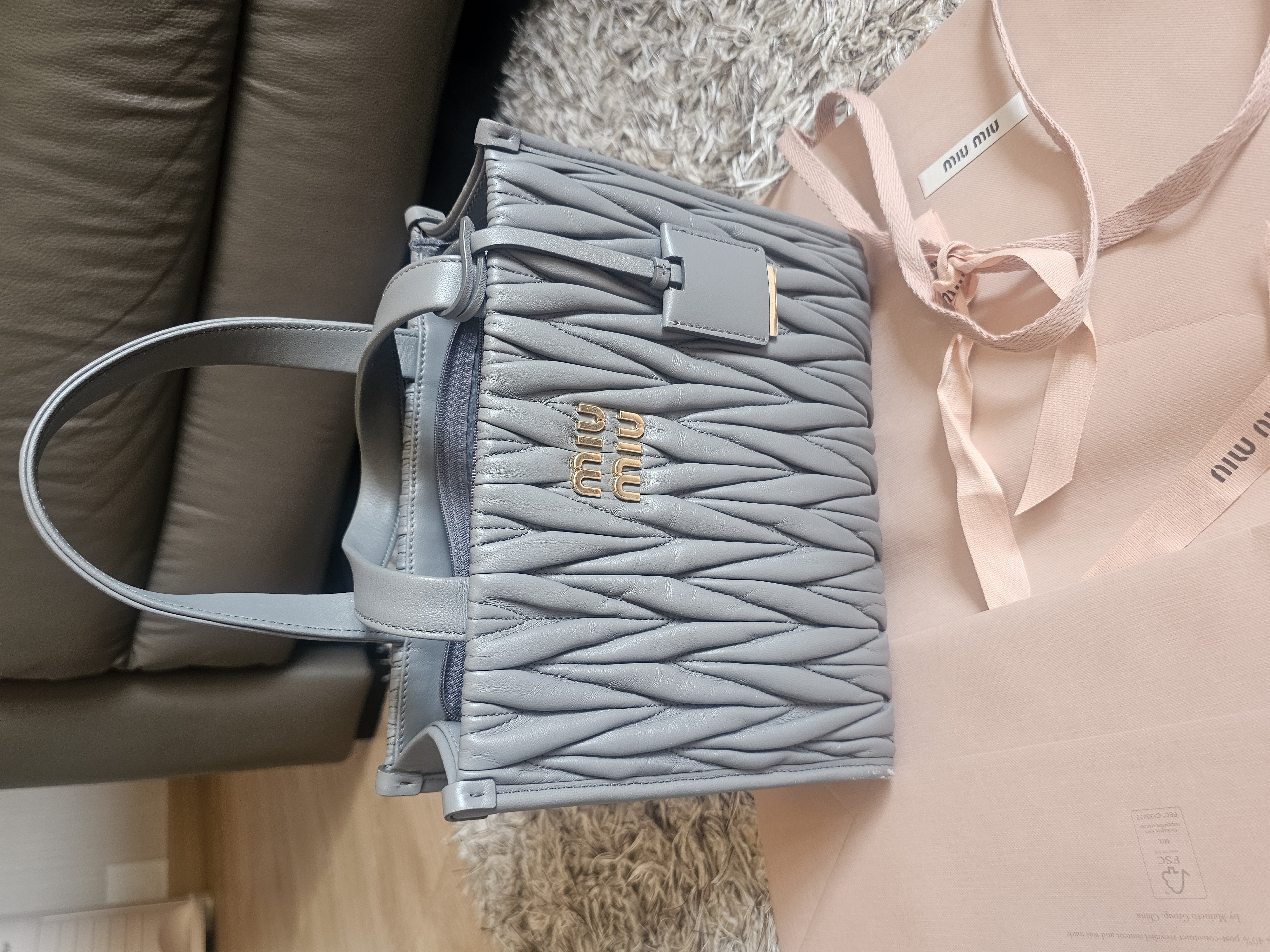 미우미우토트백