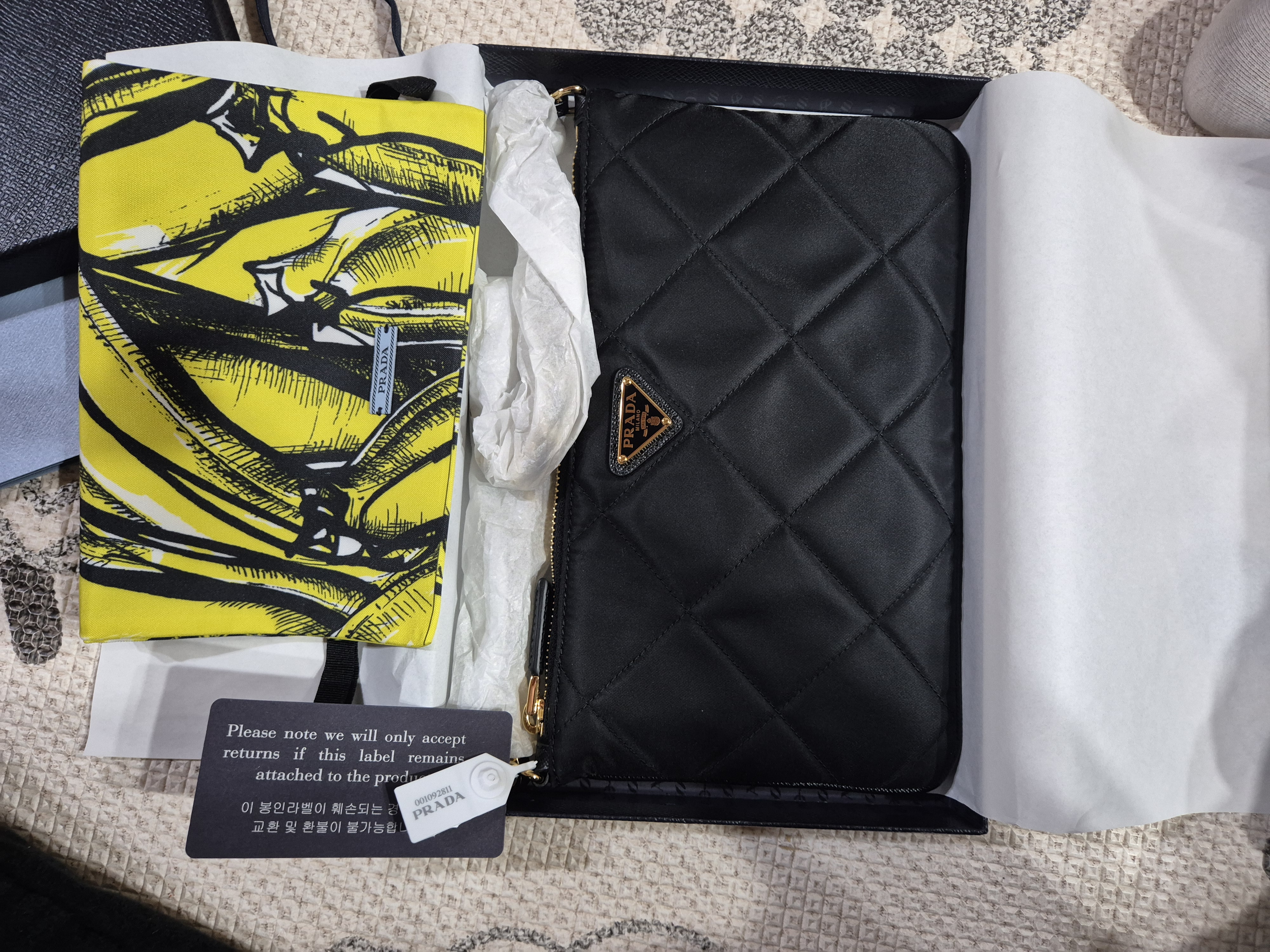 프라다 리에디션 1995 파우치