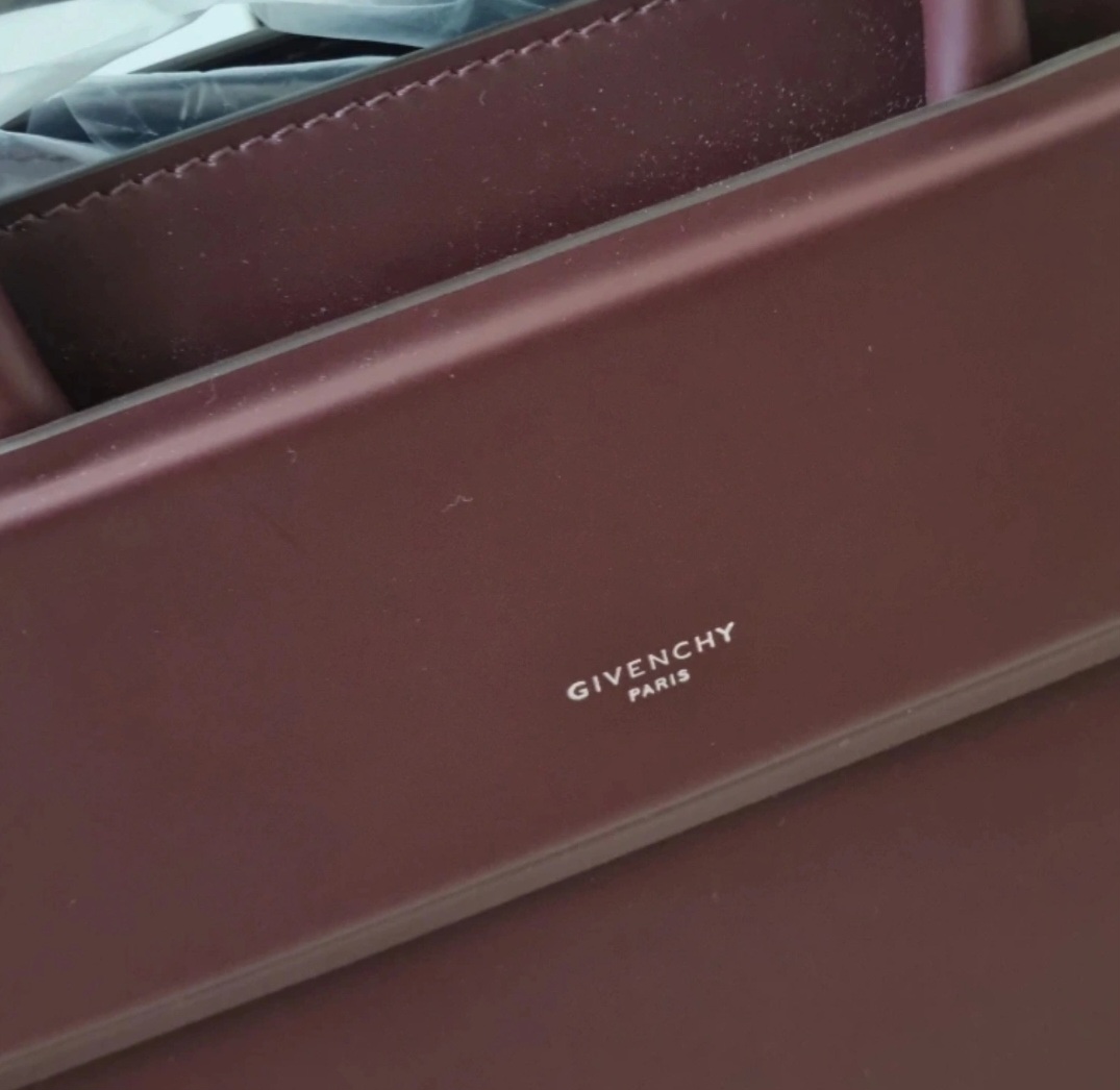 지방시 호라이즌 버건디 숄더 토트백