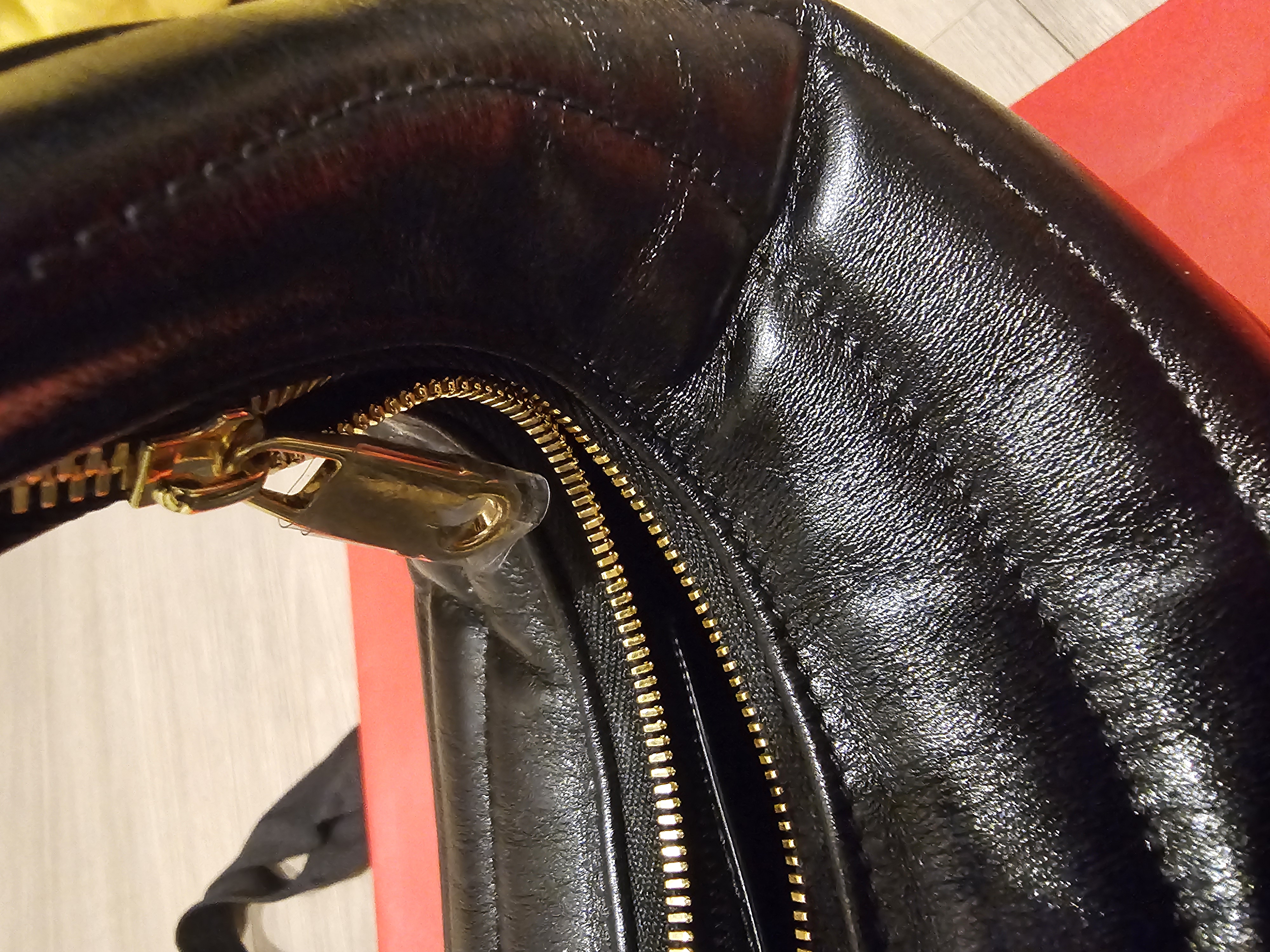 페라가모 마텔라세 크로스백