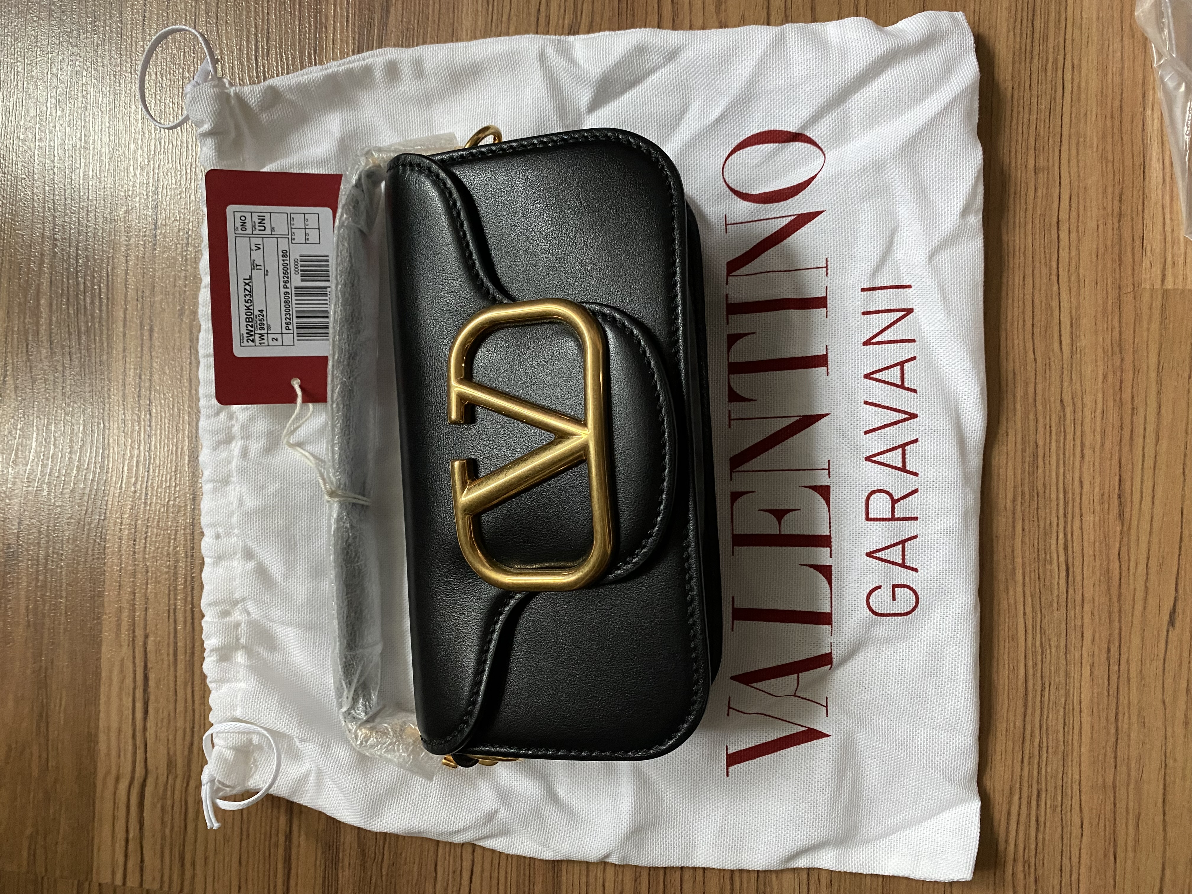 발렌티노 가라바니 로코 카프스킨 스몰백