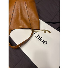 끌로에 스핀 토트백 2025