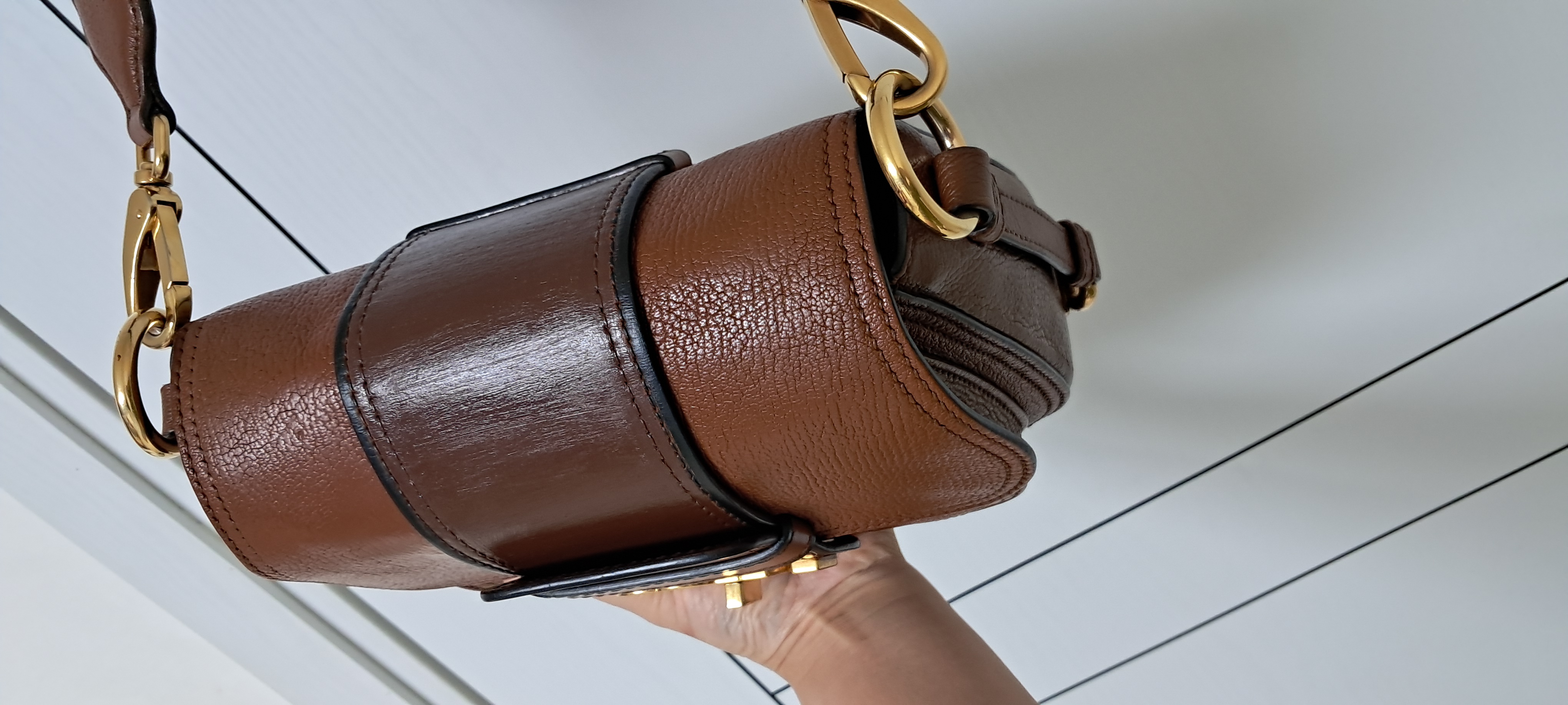 미우미우 크로스백