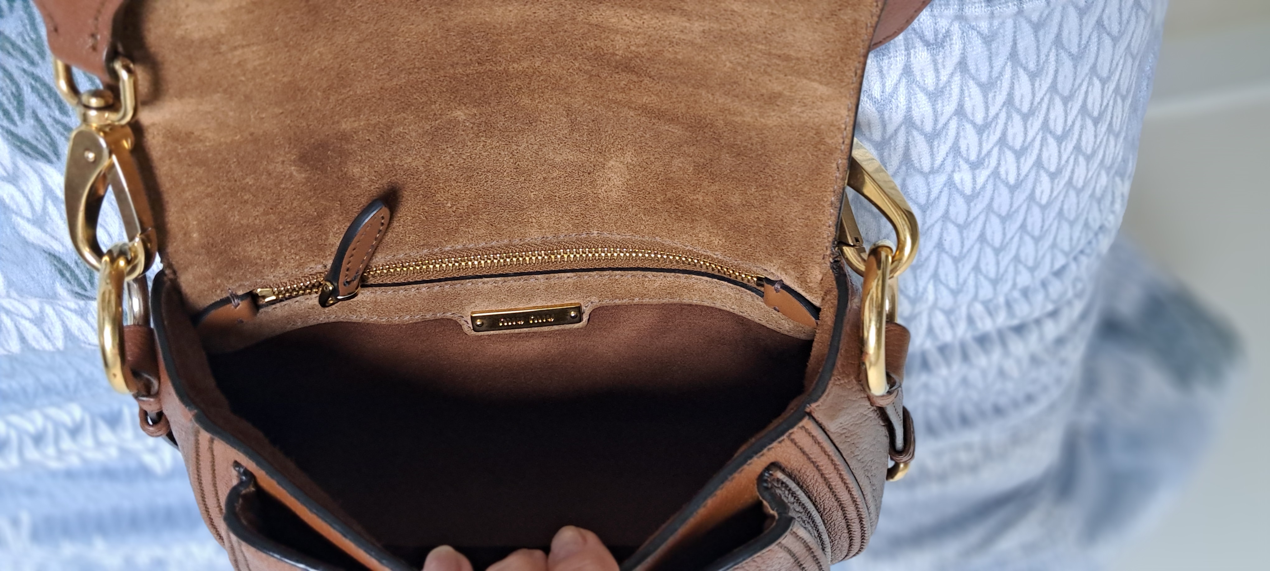 미우미우 크로스백