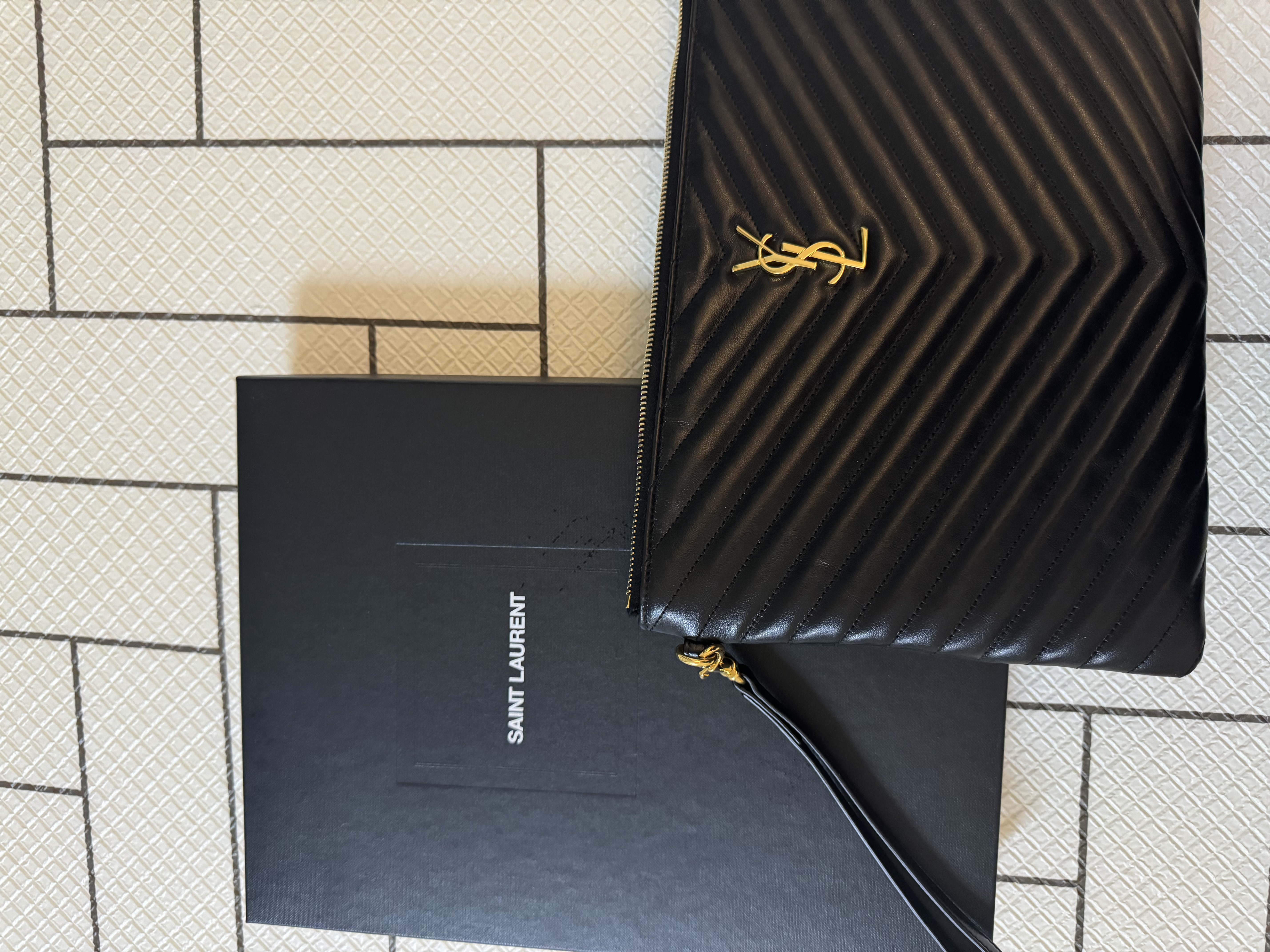 생로랑 블랙 클러치