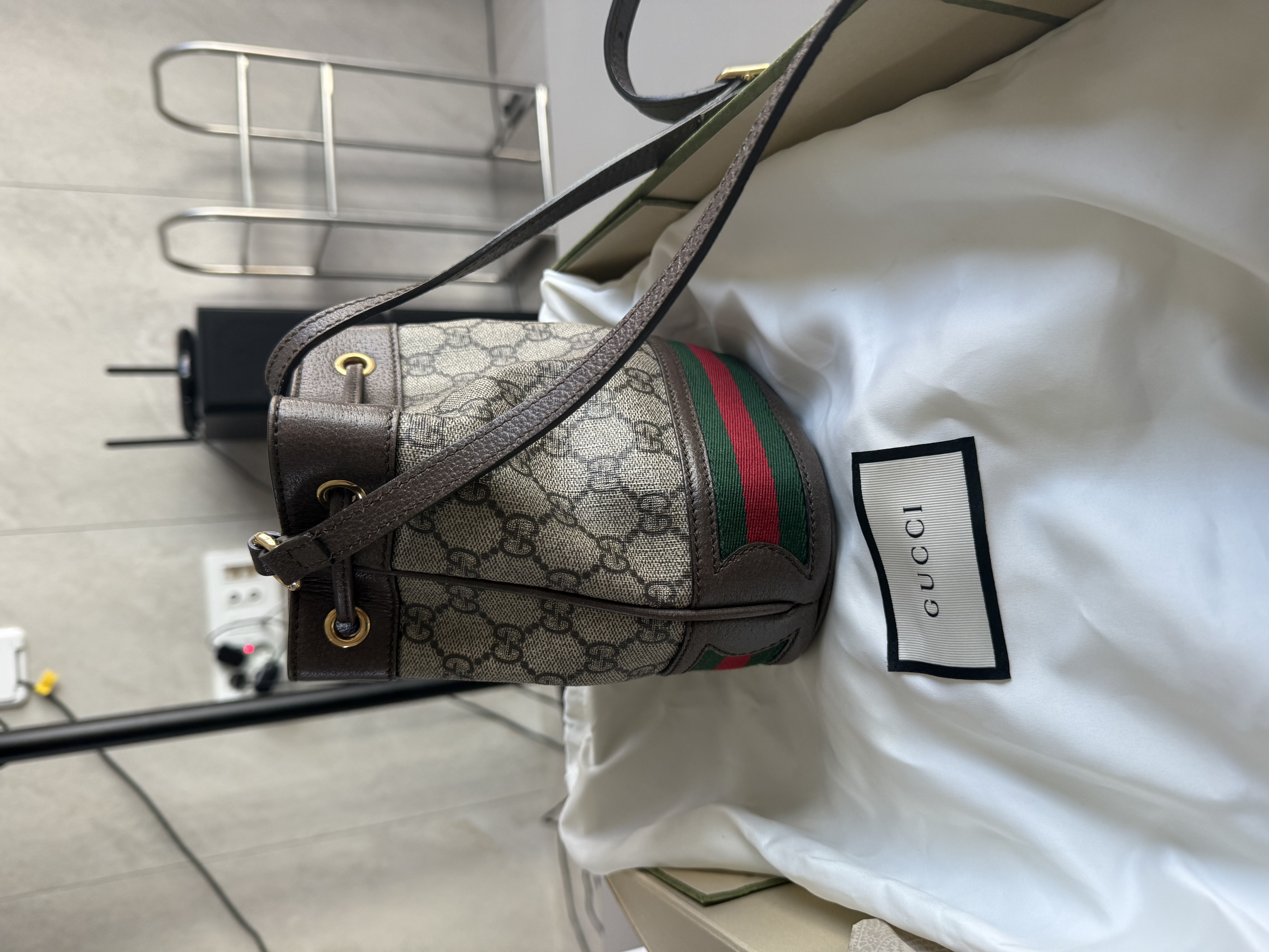 구찌 오피디아 버킷백 GG