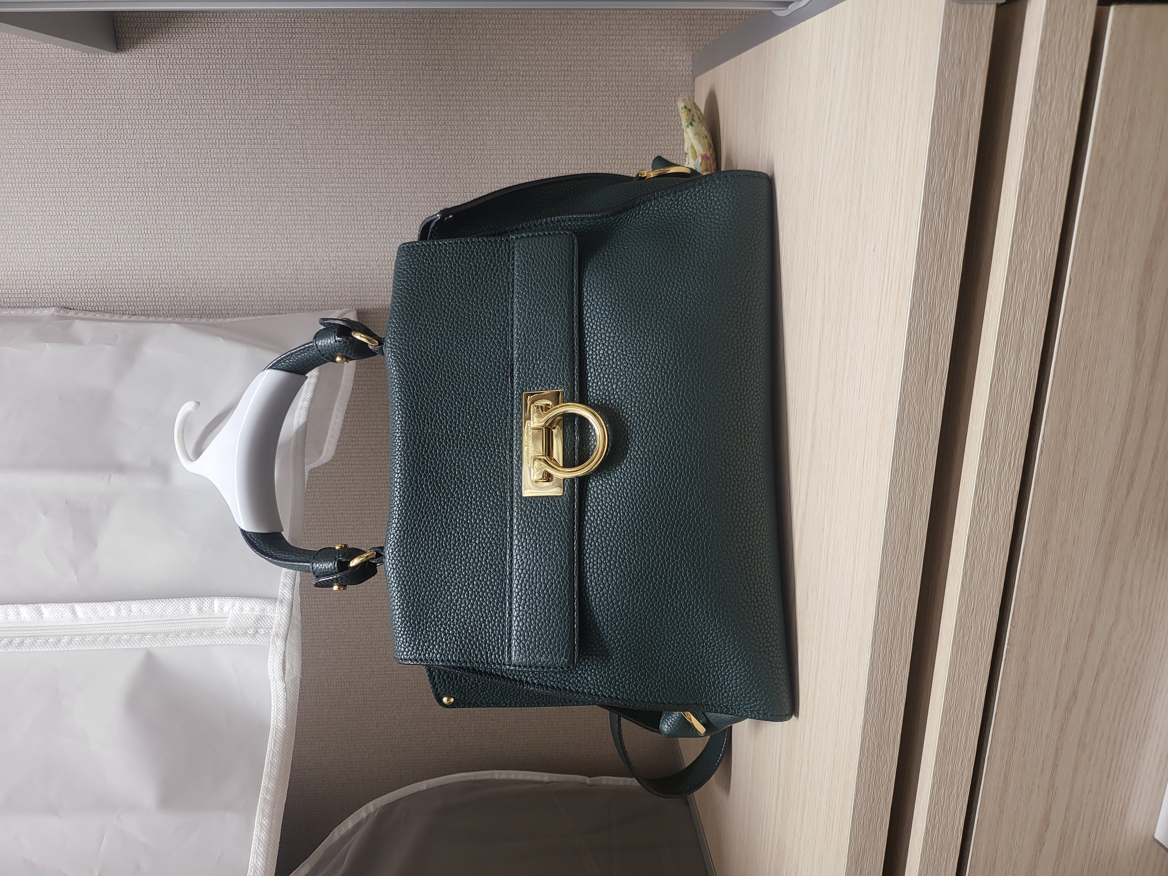 페레가모소피아백