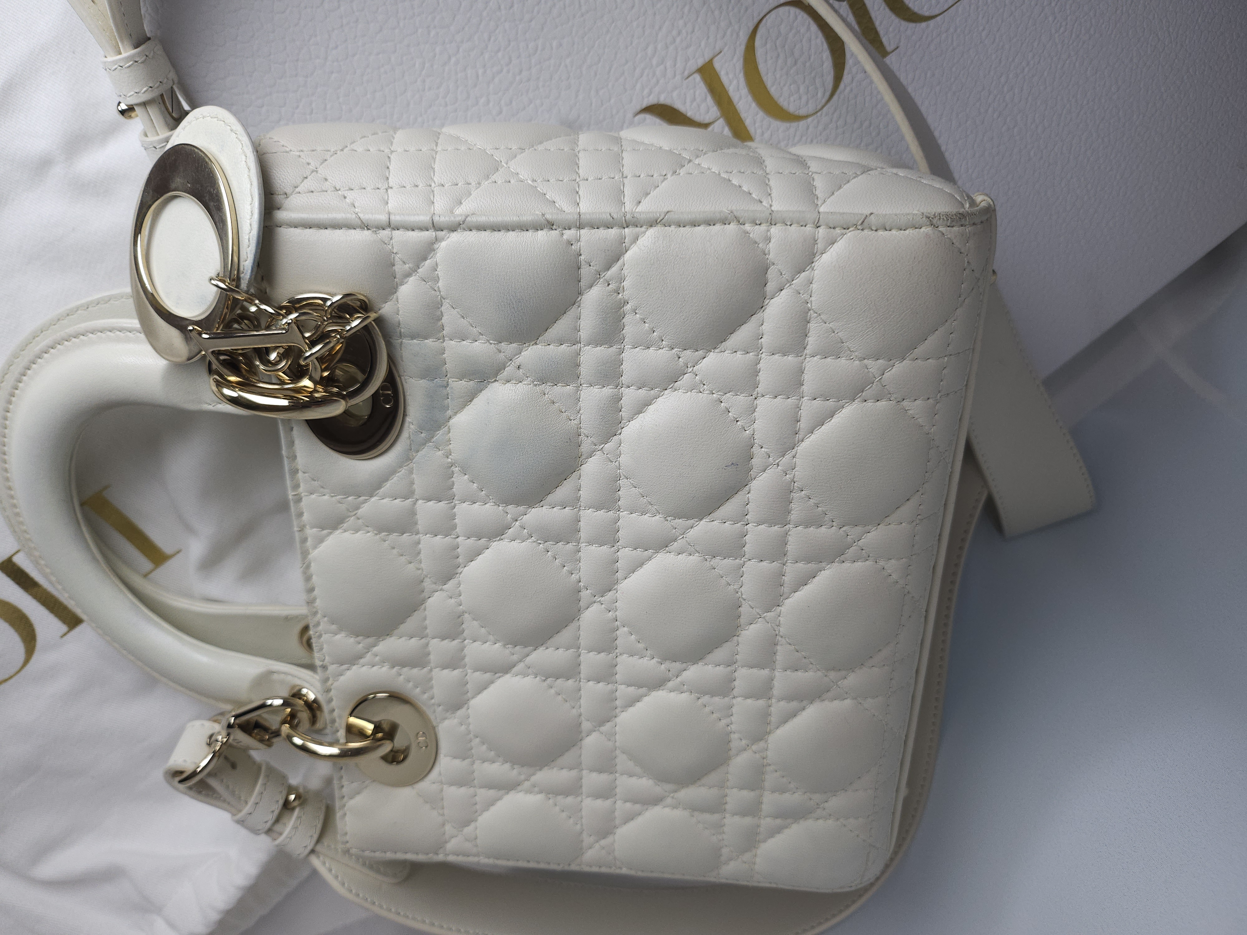 [압구정] 디올 레이디 ABC 까나쥬 화이트라떼 스몰 백 M0538ON