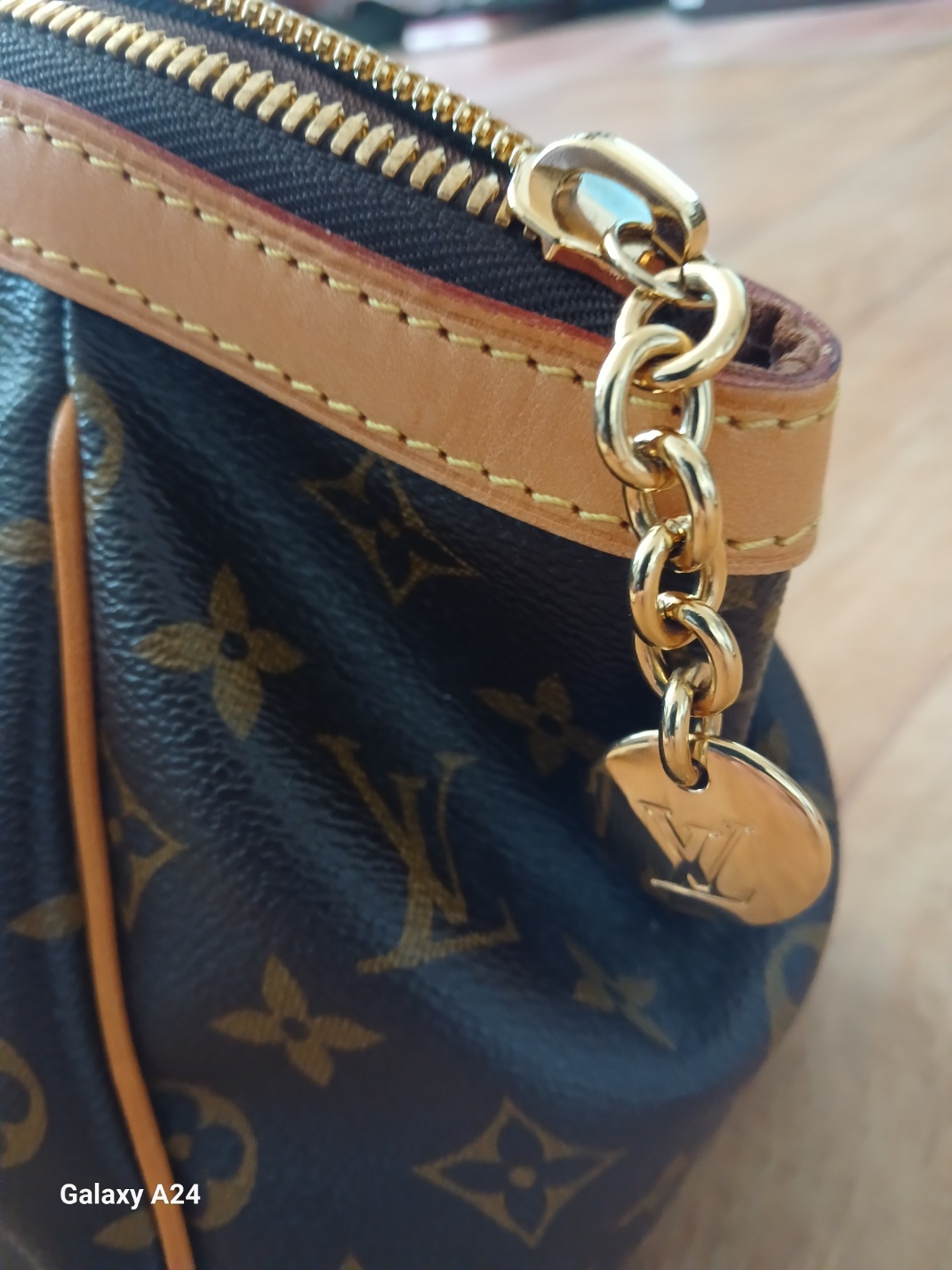 루이비통 티볼리 토트백 판매