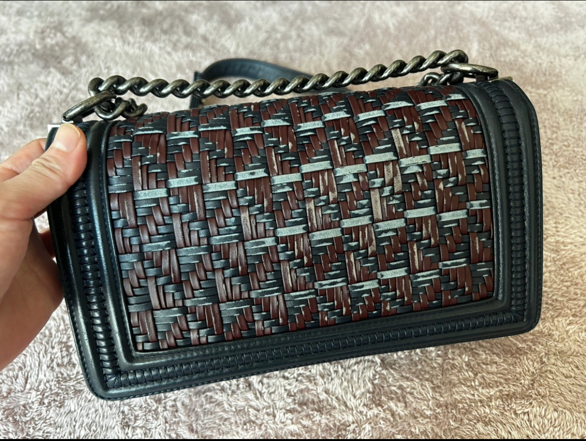 샤넬 한정판 남색 보이백