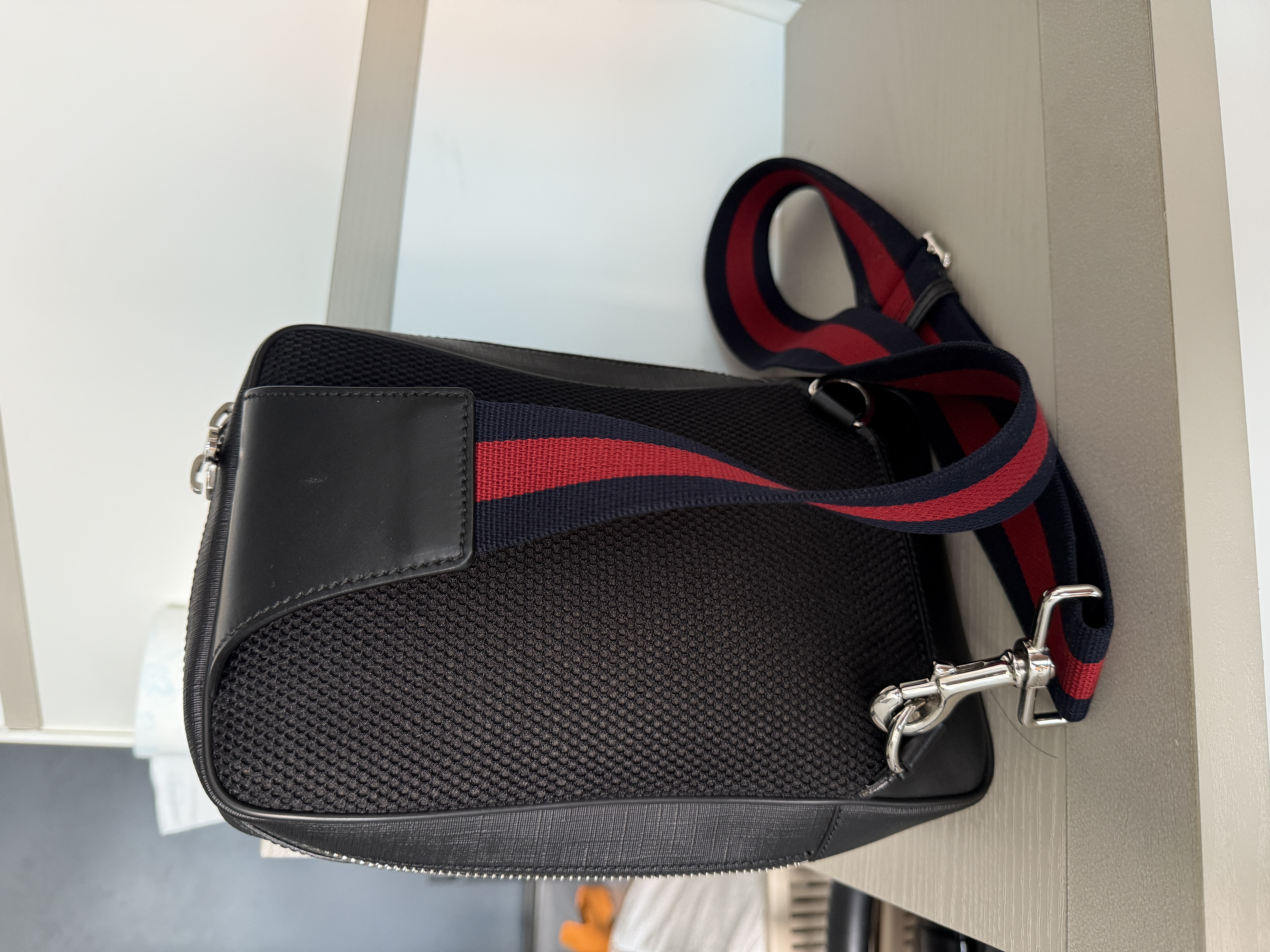 구찌 수프림 크로스박