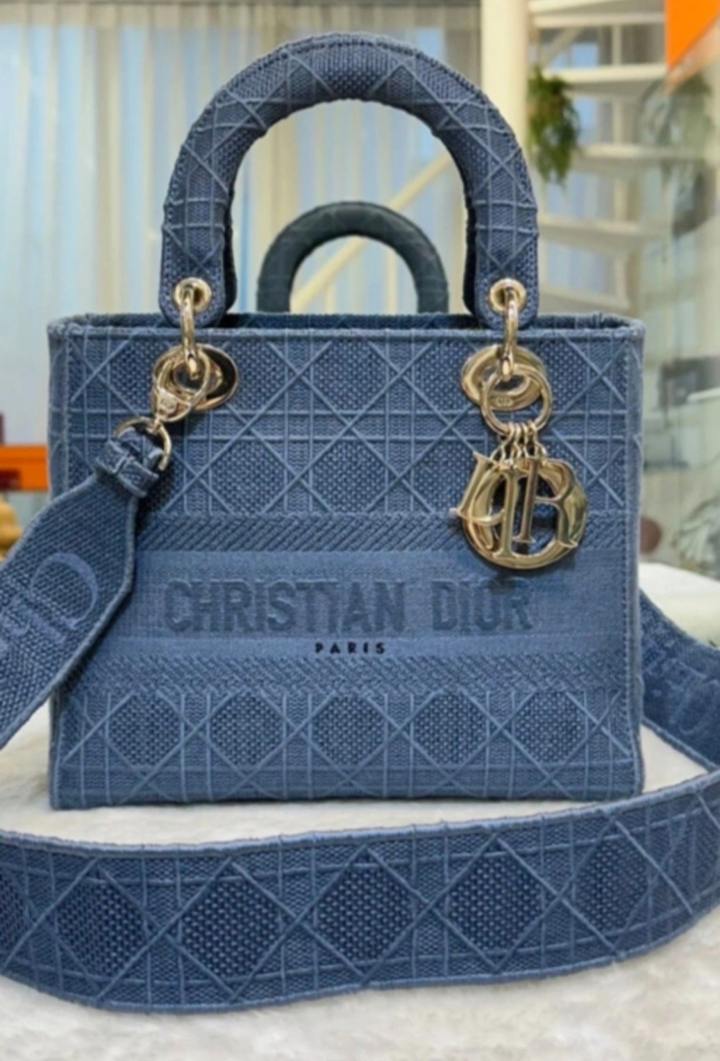 디올 레이디 까나쥬