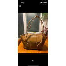 보테가베네타 카세트백 카멜