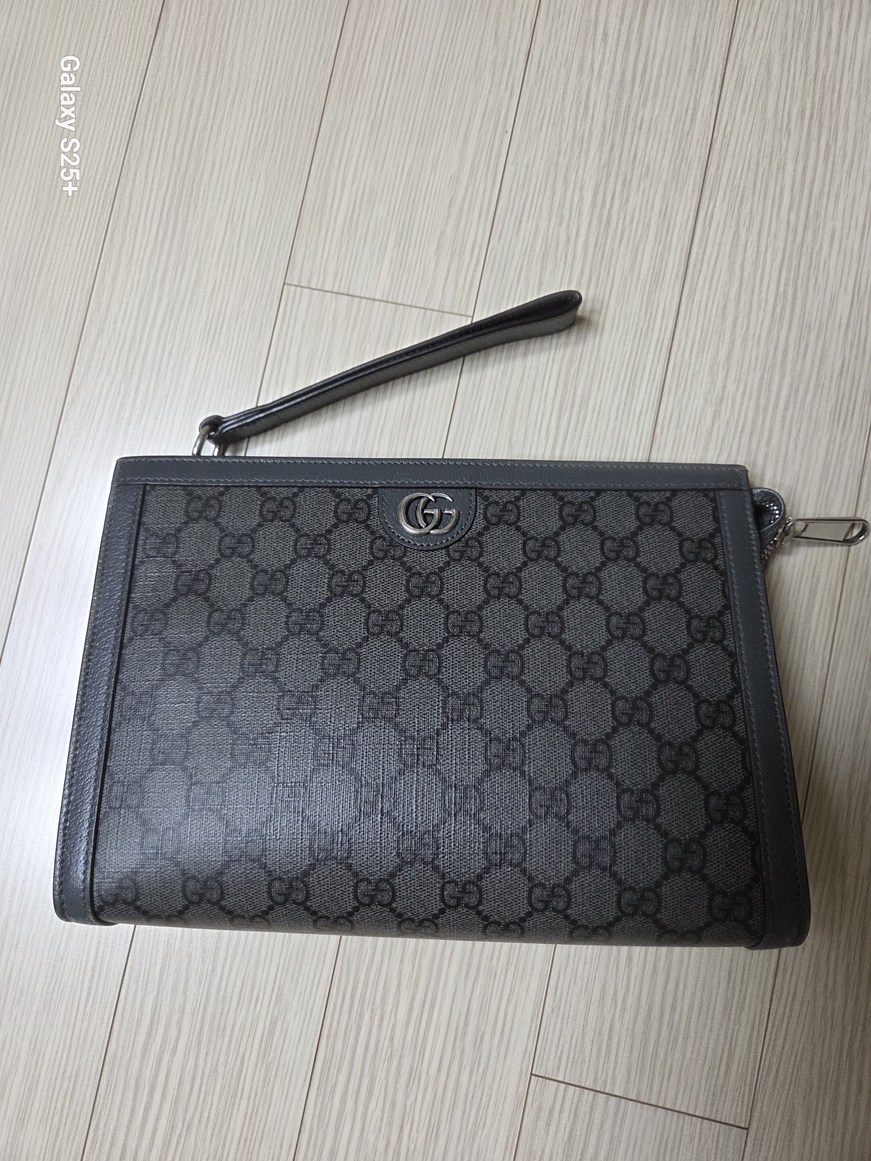 구찌GG 슈프림 클러치