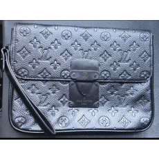 루이비통 토뤼옹 레더 S락 클러치